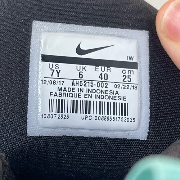 Nike Men\'s Low-Top Sneakers Basketball Shoe
AIR MORE MONEY Grey Wolf size 7Y main image 6